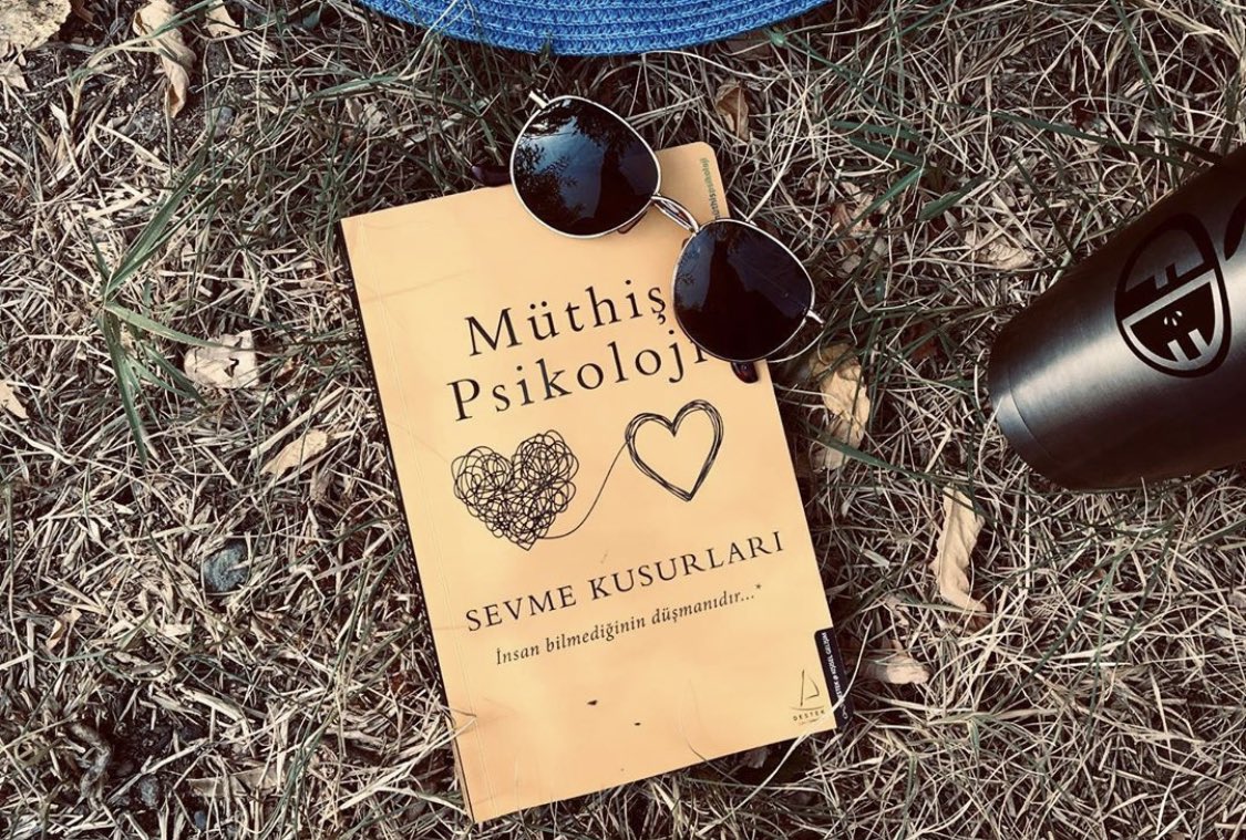 Kitapcumlelerii's tweet photo. Her insan değişir. Bazıları yeterince öğrenir ve değişmek ister. Bazıları da yeterince yaralanır ve değişmek zorunda kalır. 

Sevme Kusurları - Müthiş Psikoloji https://t.co/zAJLyqQ7LY