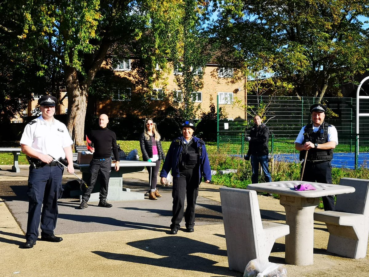 Thanks to @MPSTottGreen for pitching in with our litter pick in the park this morning. We really appreciate your help — happily, the weather made it easier!