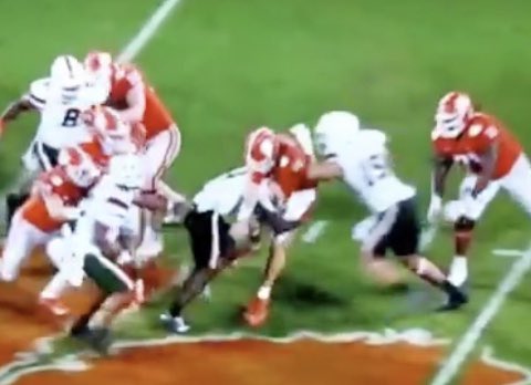 MrOH1O's tweet photo. One picture resulted in targeting and an ejection. 

The other picture resulted in a tackle with no flag and no review for targeting. https://t.co/IaaePrYpj6