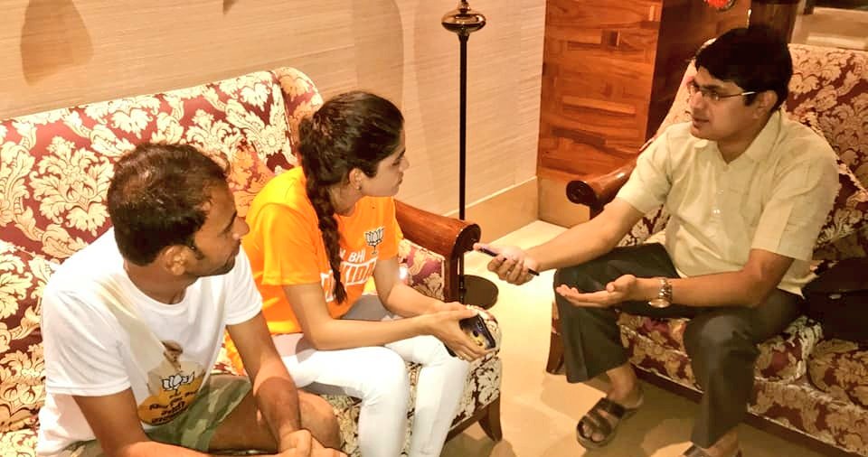 SnehaSinghActor's tweet image. Happy Birthday @ProfSRK Sir
May god bless you more and more. 
More power to you to do good for the society. ✌ 🎂 🎊 
#BJP #Udupi #HBDtoyou