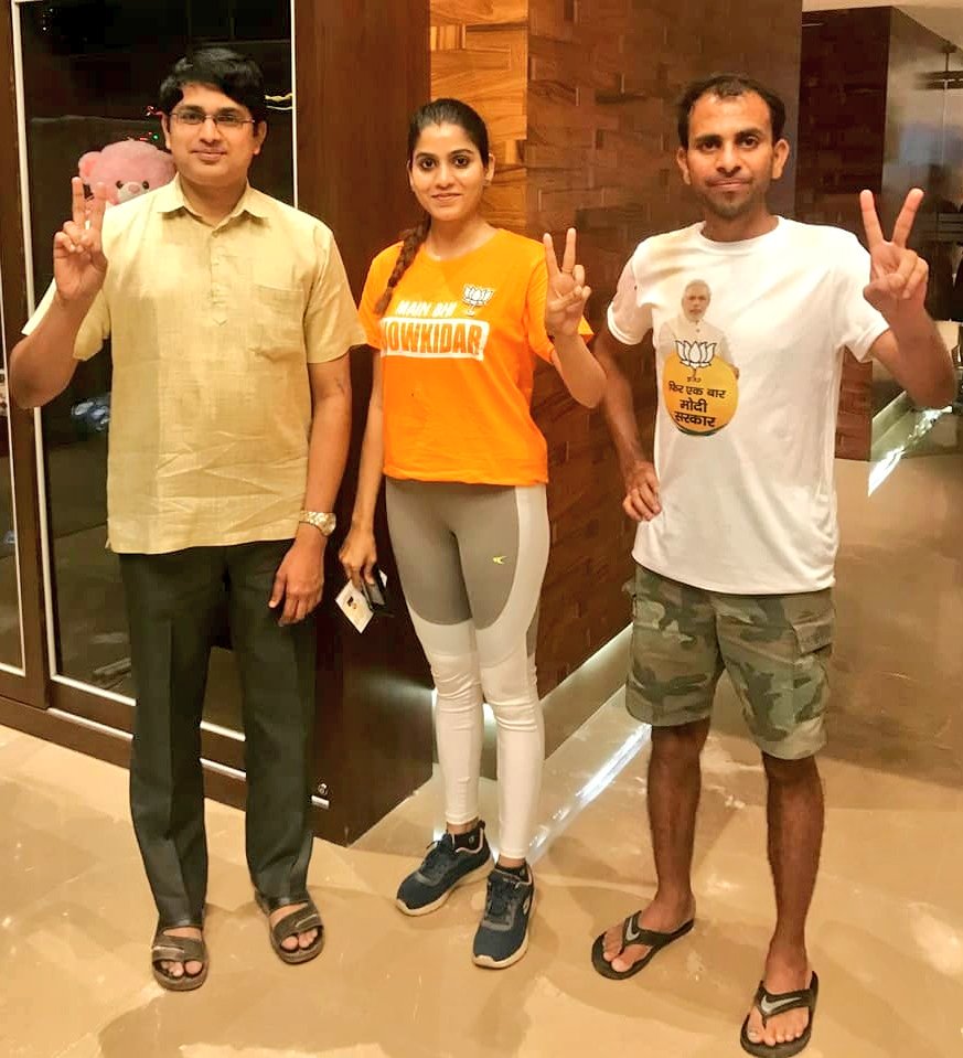 SnehaSinghActor's tweet image. Happy Birthday @ProfSRK Sir
May god bless you more and more. 
More power to you to do good for the society. ✌ 🎂 🎊 
#BJP #Udupi #HBDtoyou