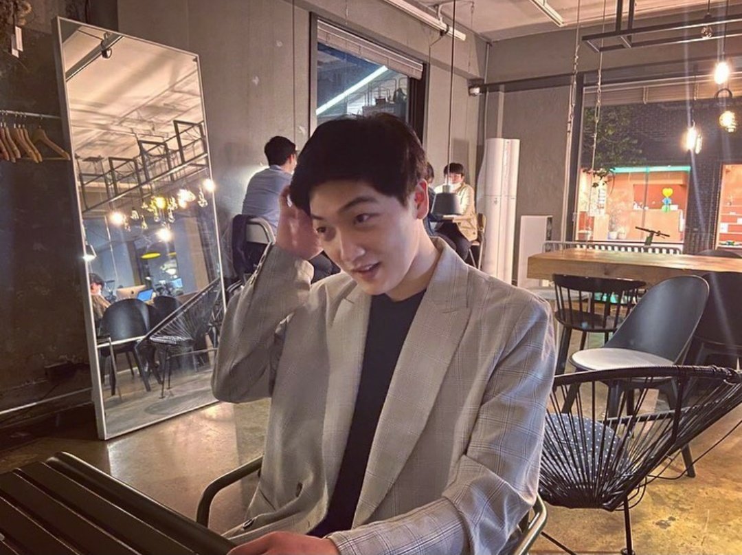 201011 Sangwon IG update

The camera is awkward 😅*

*like "I'm awkward in front of the camera"