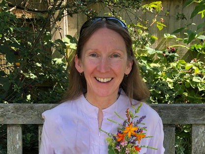 Cetra Coverdale-Pearson lives in Derbyshire, England and learnt  #Welsh after hearing the language on holiday 2 years ago. She now blogs in  #Welsh about gardening and is a member of a group of Welsh learners in Derby organised by  @JonSais