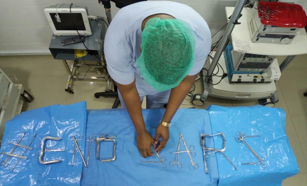 osemagnum's tweet image. So We were in the theatre when we heard the IGP has disbanded F-SARS...I decided to celebrate surgically with za surgical Instruments! 🙌🙌🙌🙌❤❤💙 with my peeps @cutebiddie and Nurse J!
#EndSARS #EndSarsNow was a huge success and this is beginning of a great PARADIGM SHIFT!