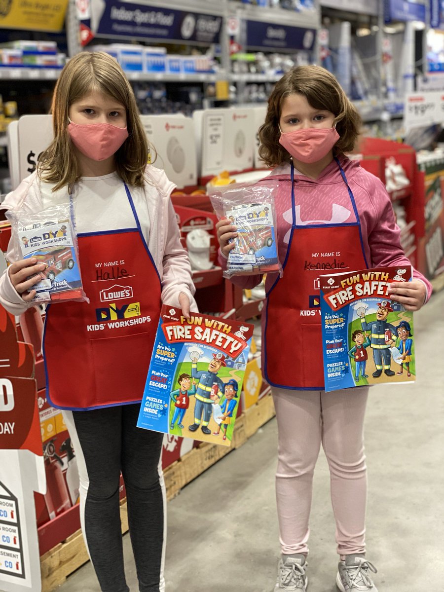 charlesatlowes's tweet photo. 🚒🔥 🔨 Meet Halle and Kennedie! Our little DIYers came by to pick up their Kids Workshop Kits for Fire Safety Month!🔨🔥🚒 @FirstAlert @Lowes @BlueBoxR1  @shadscarrette @charlesatlowes @sherryatlowes https://t.co/RTUWjNFupp