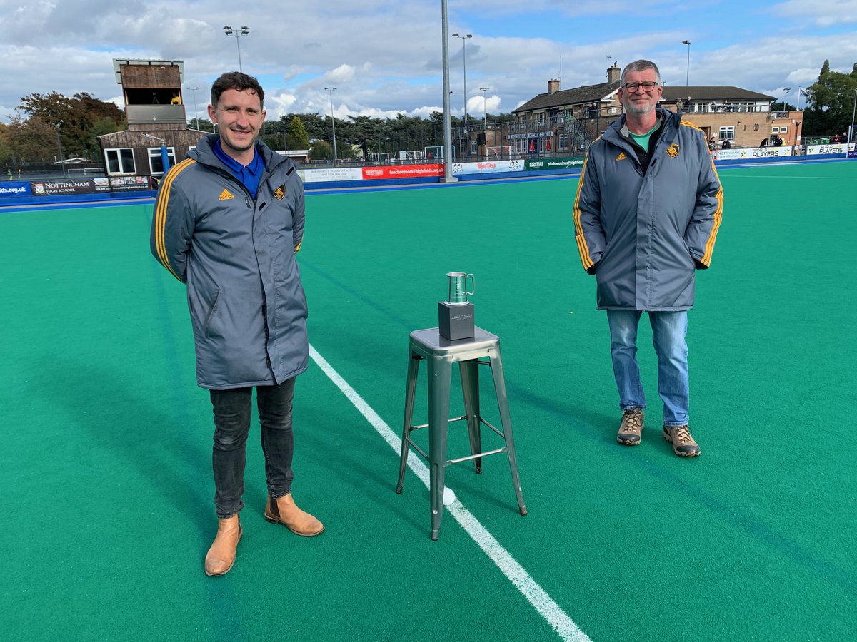 EnglandHockey's tweet photo. At half time in the @OfficialBeeHC vs @DUHC1 match, Beeston presented its former Club Secretary, Andy Smith, an award for his longstanding commitment to the club, after retiring at the end of the 2019/20 season.

#BeestonTakeover https://t.co/RG3iS4k8Zm