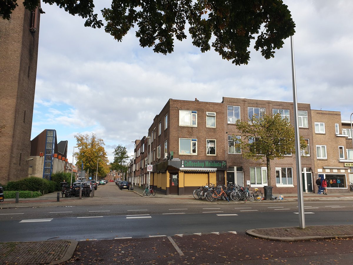 geveltjesASW030's tweet photo. Eigenaar komt in beweging. Kraakuitnodiging van de deur en graffiti weggeverfd. Tja... https://t.co/v0ruiBJOYk