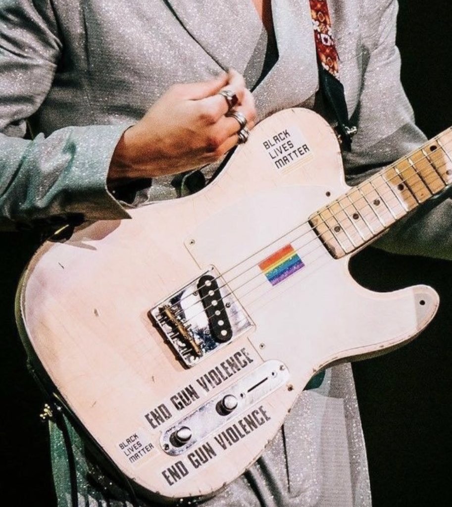 your guitar ♡  @Harry_Styles