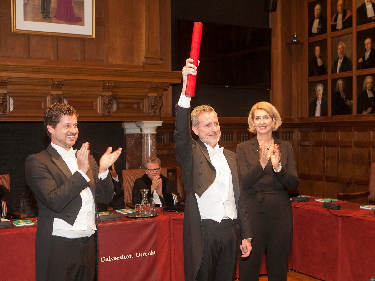 11 oktober 2019, vandaag precies een jaar geleden. Een onvergetelijk moment waar ik met veel plezier en trots op terugkijk. Ik heb het kunnen vieren samen met mijn familie, vrienden en collega's, iets wat nu niet mogelijk zou zijn. Ik koester het daarom extra.