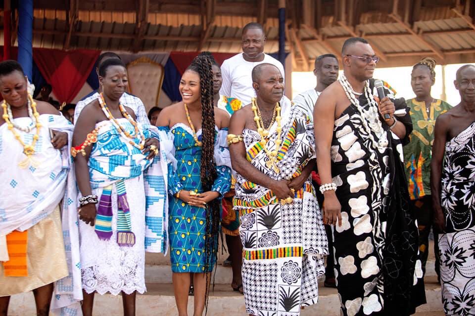 QueeneShun's tweet photo. Kings and Queens have gathered.  All hail the King of Gomoa Afransi Traditional area. Ogyeedom Obranu Kwesi Atta VI, The wisest, selfless and greatest Man I have ever met. To Nananom, and to the people of #gomoaafransi.. Afransiman Yen fre Yie!!! Yie Mbira!!!! #queeneshun 🇬🇭 https://t.co/1TNYpZzNhE