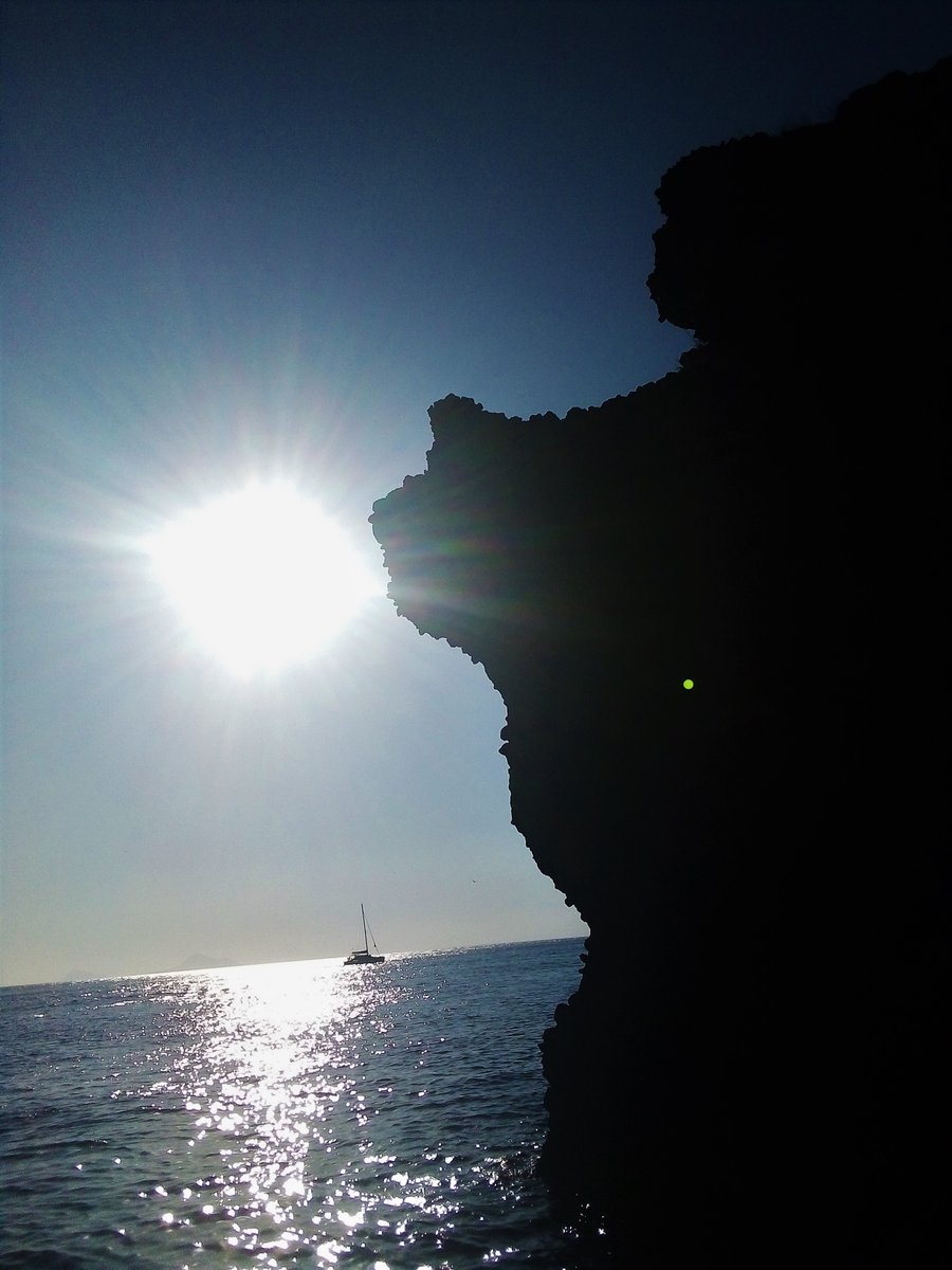 ancientphone82's tweet photo. Σ 'αγαπώ, Σαντορίνη! (2019) IX 🌊⛰️☀️🔴#memories #wanderlust #travelling #birthdaytrip #Santorini #Santorin #Greece #GorgeousGreece #twothousandnineteen #mentaltreasurechest #boattrip #sailing #coastline #seaside #CalderaYachting #Caldera #rocks #volcanicrocks #volcanics #bluesky https://t.co/FwGATTHBXH