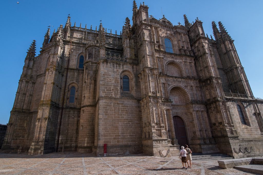 Aniversario de la Dedicación de la S. I. Catedral. #catedralesdeplasencia #plasencia catedralesdeplasencia.org/2020/10/11/ani…