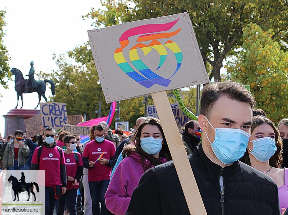 Merci aux photos de @mavillesolidair de montrer la haine des #lgbt...qwerty etc. à l’encontre de l’@ICES_UnivCatho. 
Le maire @Lucbouard élu grâce à @SensCommun_ était présent, une réaction ? 

La preuve que virer les étudiants de l’@ICES_UnivCatho ne servait à rien...