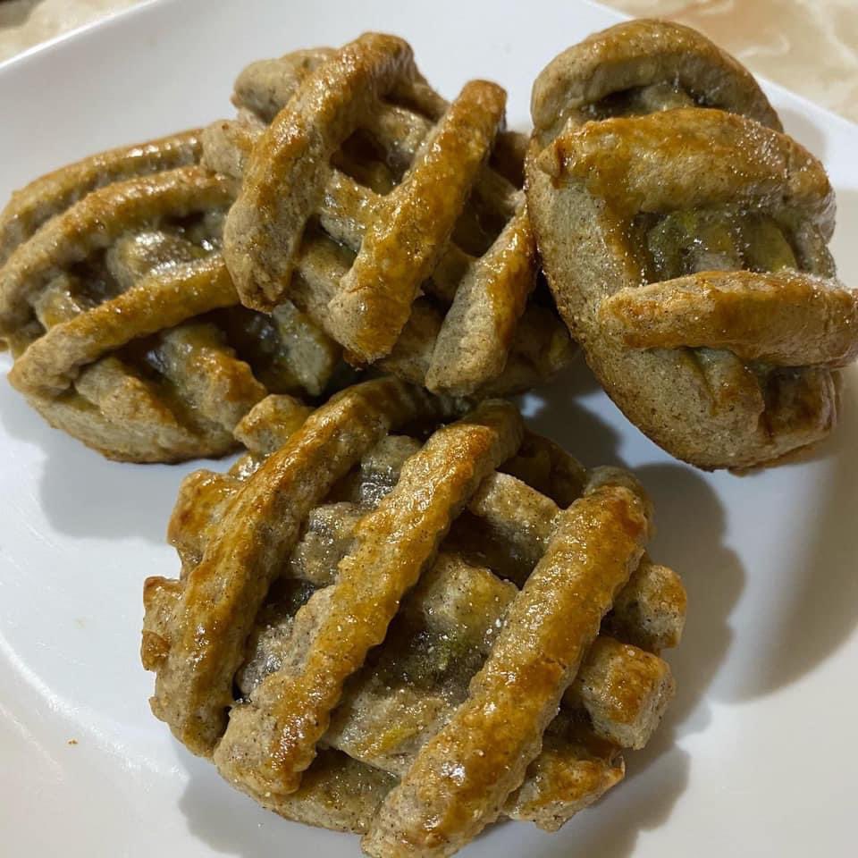 I want to shout <a href="/trishhoang/">Trish Hoang</a> who’s started baking! Here’s some photos of her Thanksgiving menu and you can follow her on ig: sweetsfromthe6ix