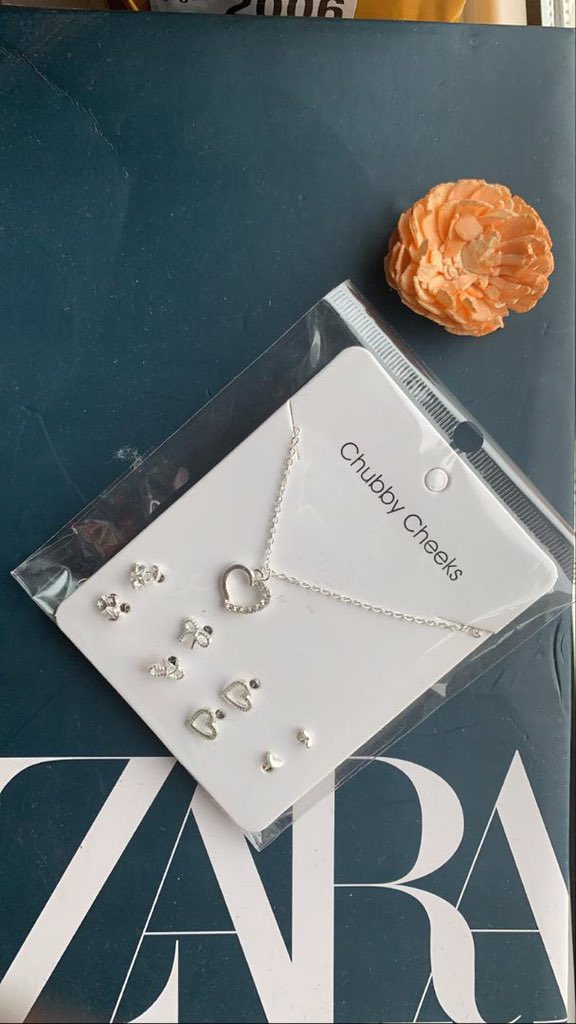 amifa_plug's tweet photo. Jewelryβs available
3k each
Bags available at 3k also
#EndPoliceBrutalityinNigeria #AFEPLUG #EndSARS https://t.co/fwInJlLPbq