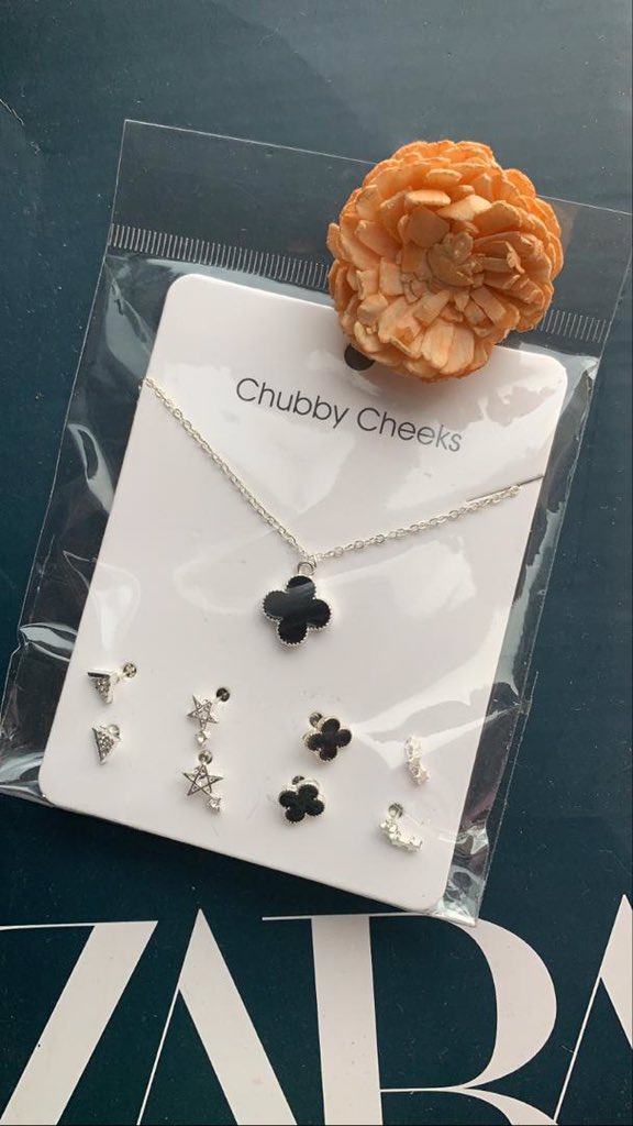 amifa_plug's tweet photo. Jewelryβs available
3k each
Bags available at 3k also
#EndPoliceBrutalityinNigeria #AFEPLUG #EndSARS https://t.co/fwInJlLPbq