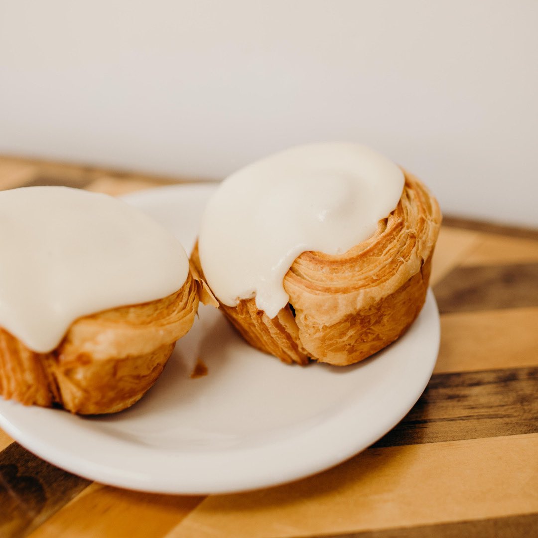 Quick cinnamon roll appreciation post 🤤
⠀⠀⠀⠀⠀⠀⠀⠀⠀
#caminobakeryws #wsnc
