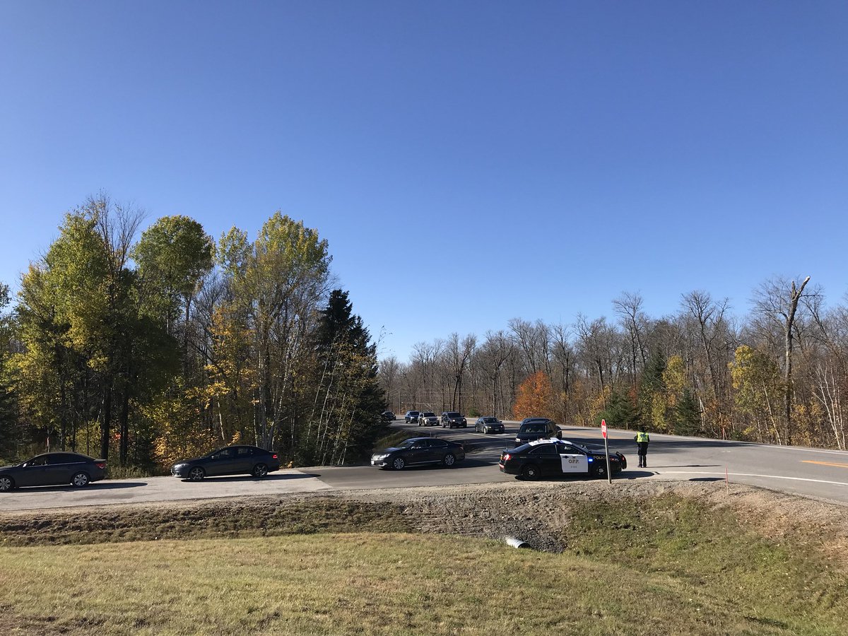 10:45: We are expecting to reach capacity within the hour.
If you are still travelling to the Park you should consider other areas to enjoy fall colours.
Expect delays, crowds and lineups. https://t.co/5nRi2L5TjS