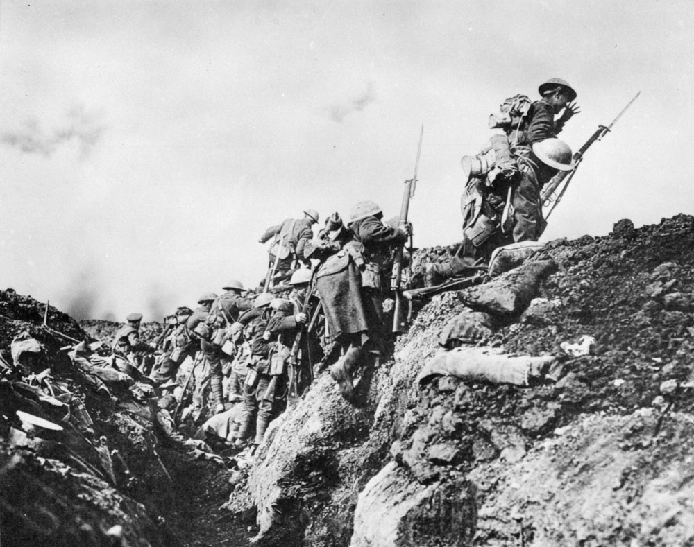 One of the most iconic First World War photographs - Ivor Castle’s 'Over the Top' - turns 104 years old this month. Let’s explore the history of this extremely famous (yet misunderstood) photograph  #thread  #warphotos