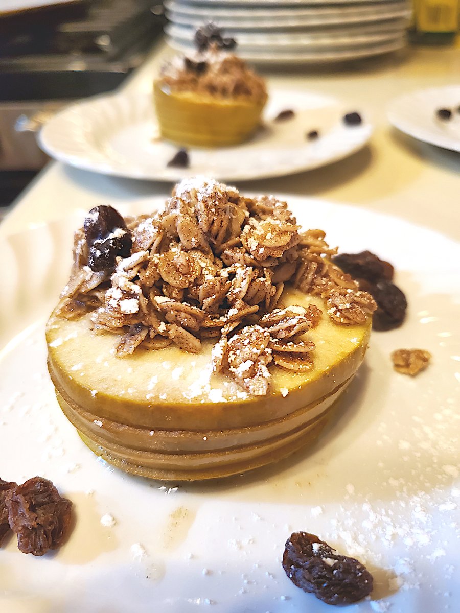 5OjoBB's tweet photo. The perfect treat for an autumn breakfast starter at the 5 Ojo Inn Bed and Breakfast.  A baked oatmeal raisin cinnamon apple!

#eurekasprings #bedandbreakfast #breakfast #apple #foodies #5Ojo https://t.co/fmAsgNG1jy