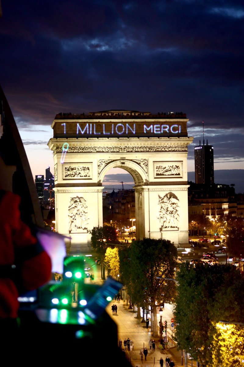 Loris_Giuliano's tweet photo. Merci à vous tous pour ce million ❤️
Merci à ceux qui étaient là pour voir ça ❤️
Merci à ceux qui m’ont aidé à réaliser cette bêtise ❤️
Je vous aime fort ❤️❤️❤️❤️❤️ 
la vidéo arriveeee https://t.co/Qyj3RpBchs