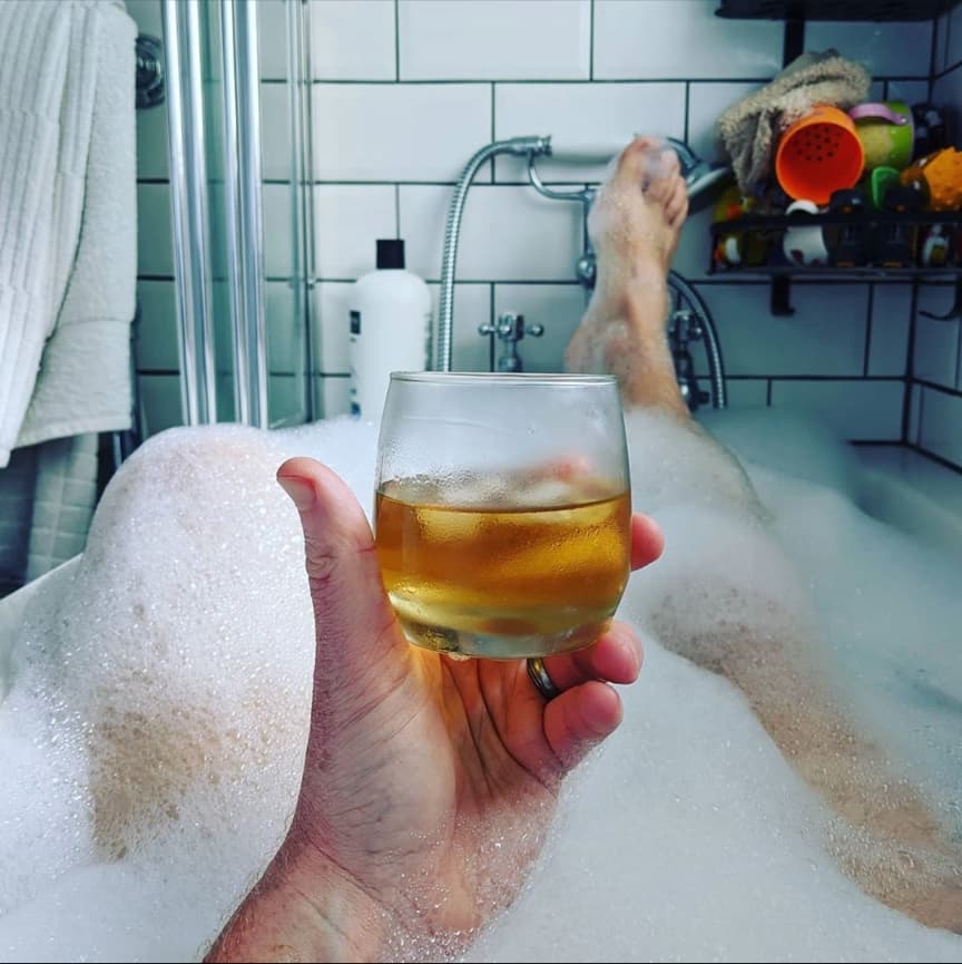 Whisky felt like the right tipple for today's #boozeInTheBath. This is a Welsh single malt from Penderyn distillery.
I've been spoilt this weekend, with time to do some gardening, a walk on the beach, and a cracking meal at The Charles Dickens on the front
