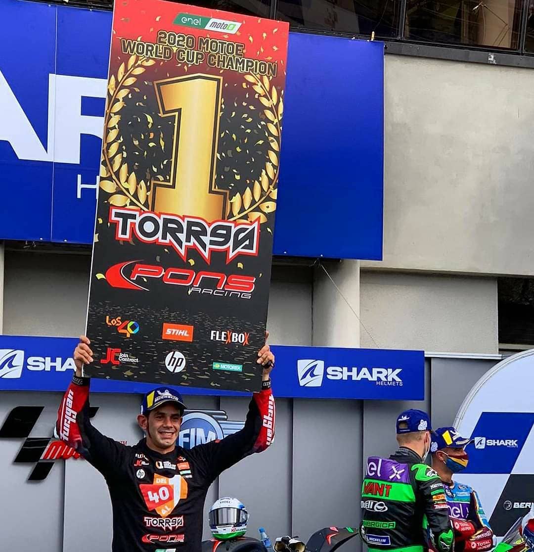 rfme_oficial's tweet photo. Este domingo estamos de enhorabuena!!!
El motociclismo español 🇪🇦 suma dos nuevos títulos mundiales este 2020!!
@jorditorres81 en MotoE 🥇
@albertcabestany en TrialE 🥇
🔋 🏆
#RFME #Trial #TrialGP #TrialE #Velocidad #MotoGP #MotoE https://t.co/B2Pv5BM2g5
