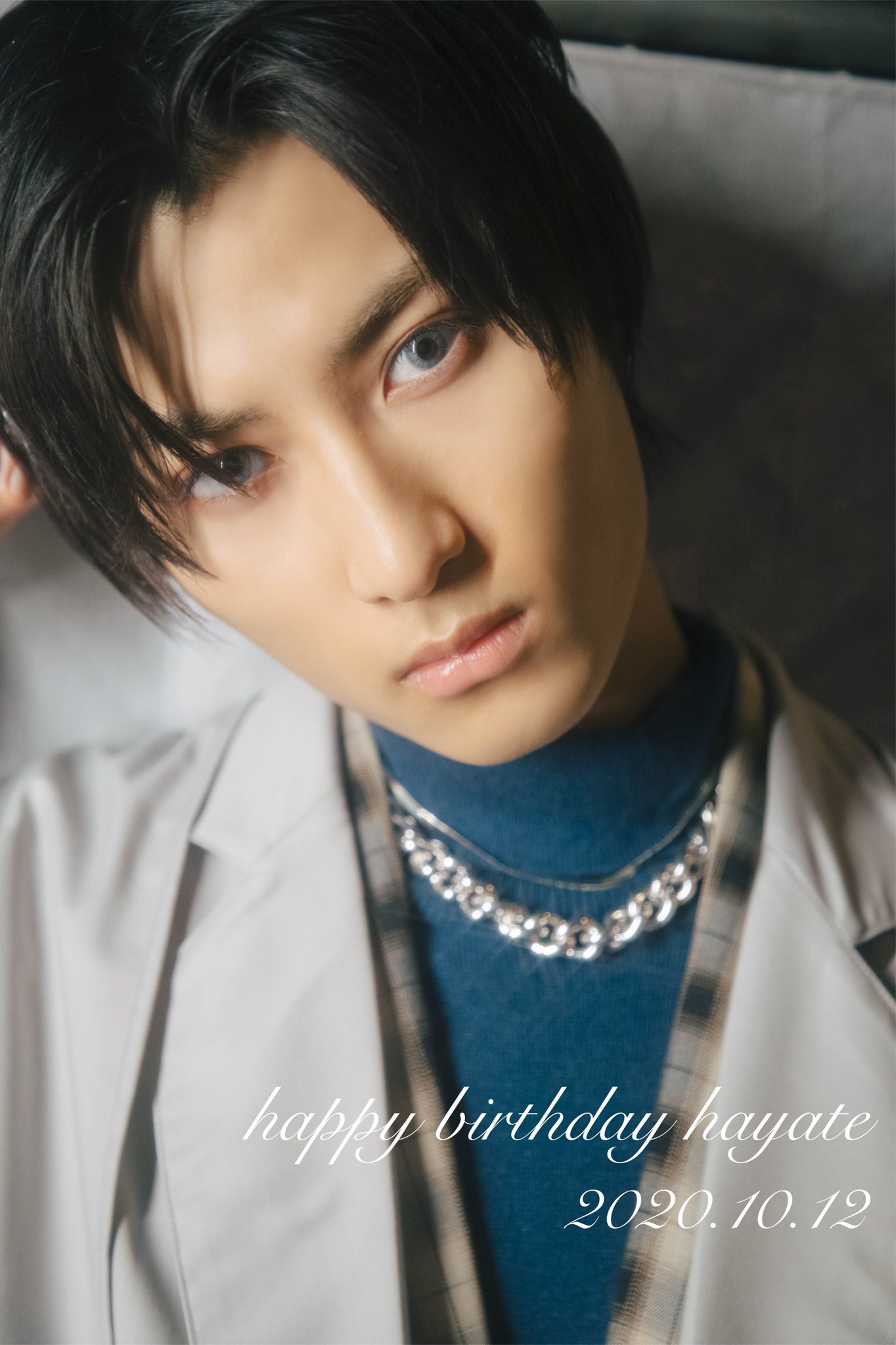 口豪奢 中古生写真(男性) SUPER☆DRAGON/飯島颯/横型・全身・背景赤/颯 アイドル