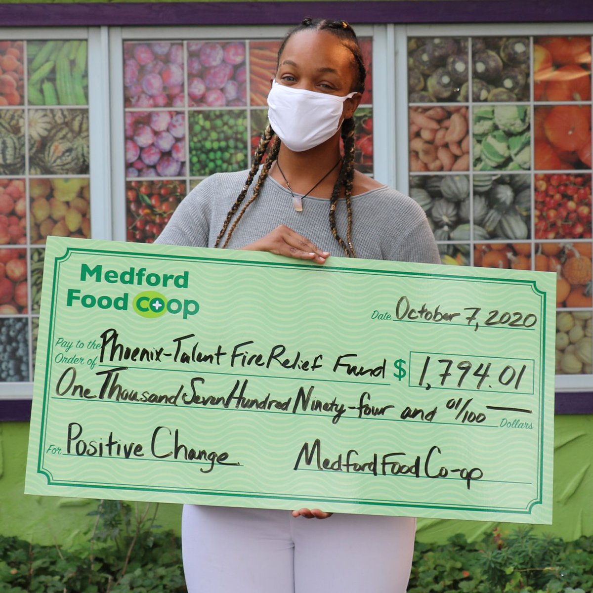 MedfordFoodCoop's tweet photo. We are overflowing with gratitude for all of the generous shoppers and Co-op owners who donated to the #PositiveChange program to support #fire relief efforts this September! 🙏 🙌
#southernoregonstrong #oregonfires #p7 #concernforcommunity #communitylove #lovewhereyoulive https://t.co/pGP3jTbE0d