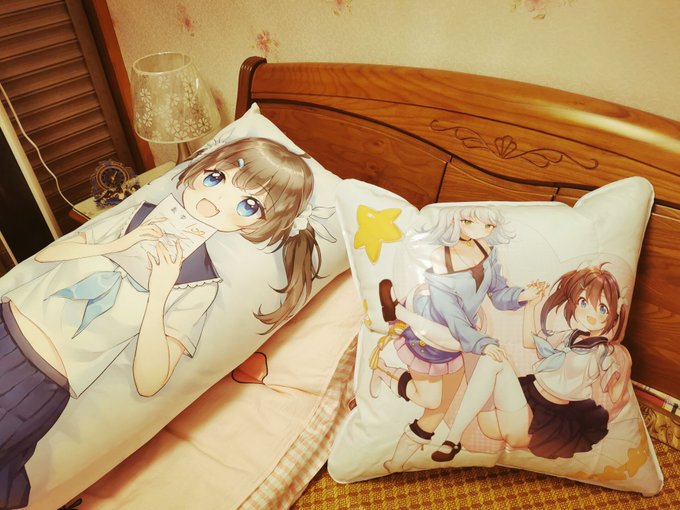 聪兔儿(@Congtuer)さんからもらった澄彩抱き枕カバーとLinnaea&amp;澄彩エアー枕です(๑>؂<๑)彼のデザインしたオリジナルキャラで可愛いです～ところで、エアー枕面白いですね♪ 
