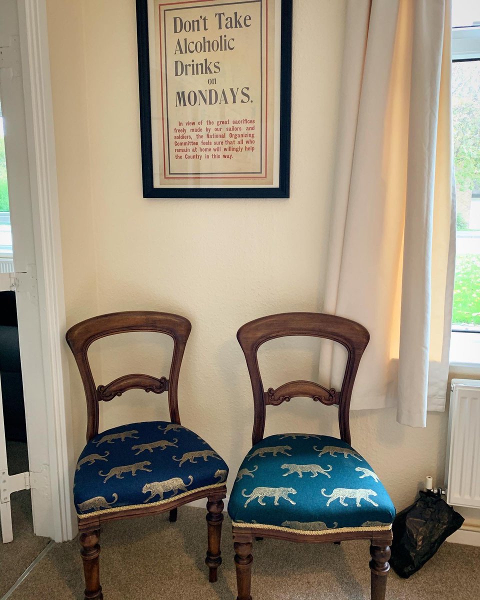 PerksLiz's tweet photo. Thanks for the superb leopards @fabric_quarter! The chairs are looking marvellous. ♥️ 🐆 ♥️ #balloonbackchair #athousandstapleslater https://t.co/4mrj51RdpL