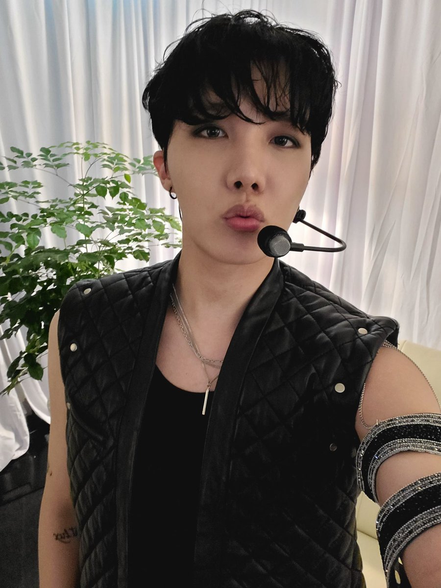 Valent_Kim tweet media