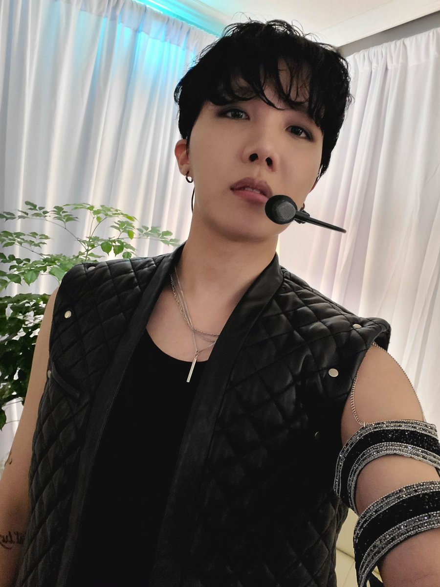 Valent_Kim tweet media