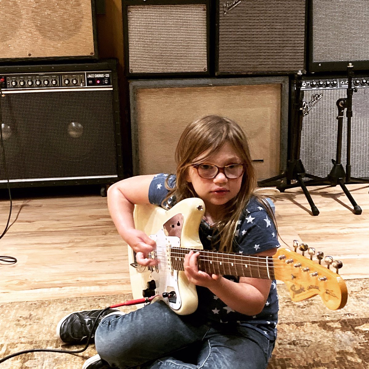 Here’s Bianca helping me test amps on my amp wall. I think the Roland JC-120 w/ chorus ‘on’ and reverb full-up was her fav.   📸@bowiesims