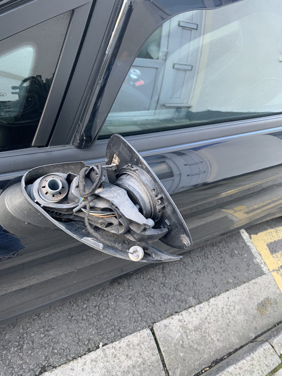 englishwill7's tweet photo. Could the maggot (or anyone else who knows) who decided to come to my home last night and smash my wing mirror up please drop me a text many thanks https://t.co/sSQmnSSbbg