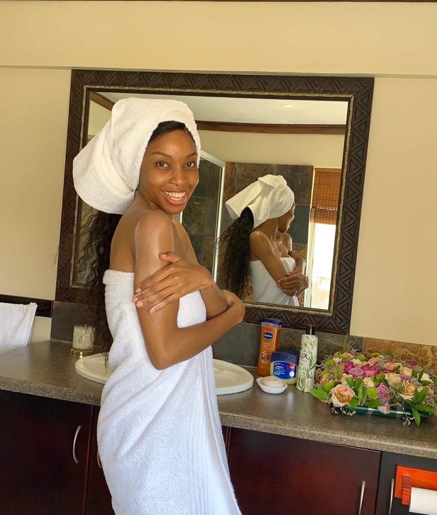 Self care is a form of self-love and it should be done consistently, whether you're going out or not. I've joined the #BeautyathomewithU campaign to shower myself with TLC. 
Today is #SelfCareSunday and I used products from <a href="/Vaselineza/">Vaseline</a> and <a href="/LUX_SA/">LUX South Africa</a> to relax.
#Takecare #MissSA2020