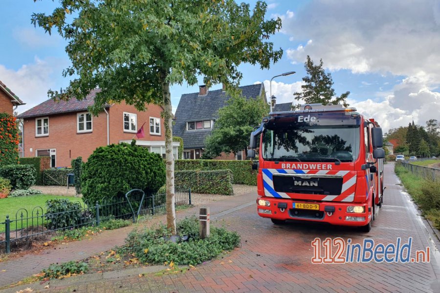 Brand in woning #Ede door hete kachel [video]. 112 in Beeld.