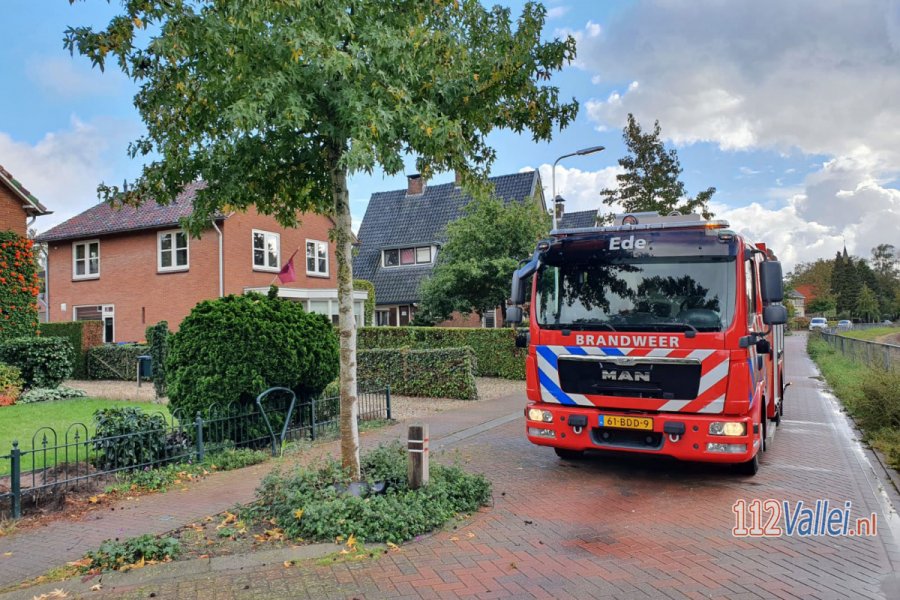Brand in woning #Ede door hete kachel [video]. 112Vallei.
