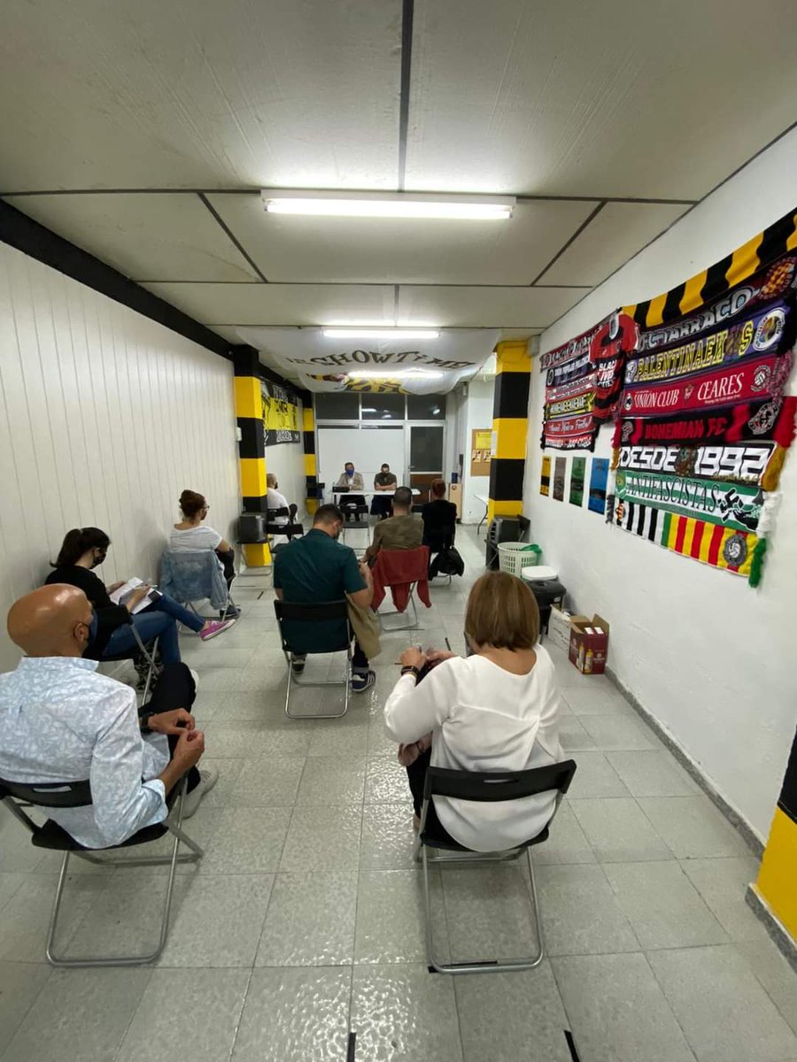 foot_populaire's tweet photo. Dans le cadre de la semaine d'action contre le racisme organisée par @farenet, le @CFPOrihuelaDva a organisé une causerie sur la situation des réfugiés en Espagne
#RefugeesWelcome https://t.co/7W2Z8Q1hTk