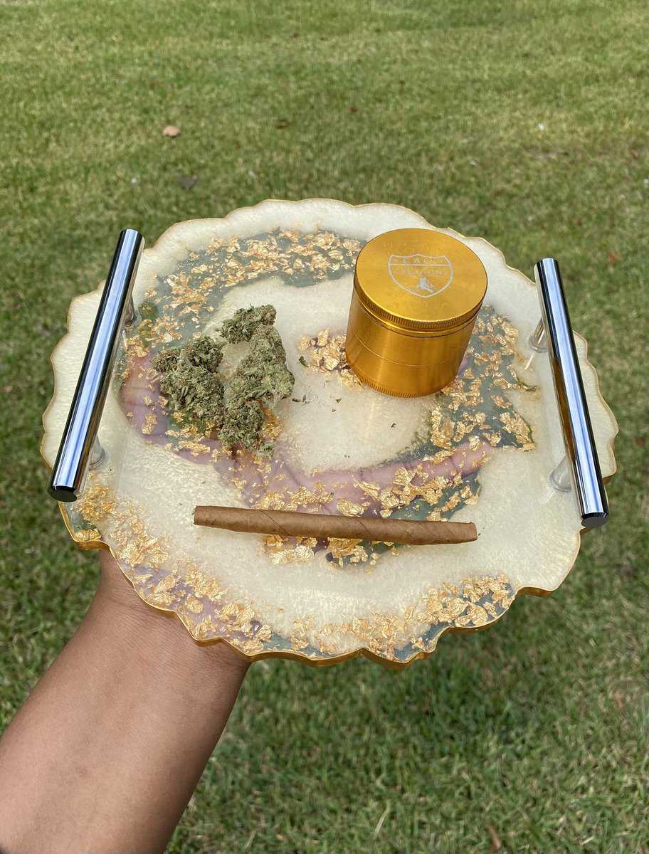 _etherealsouls's tweet image. 💛✨🌻 
I painted the edges 🙂