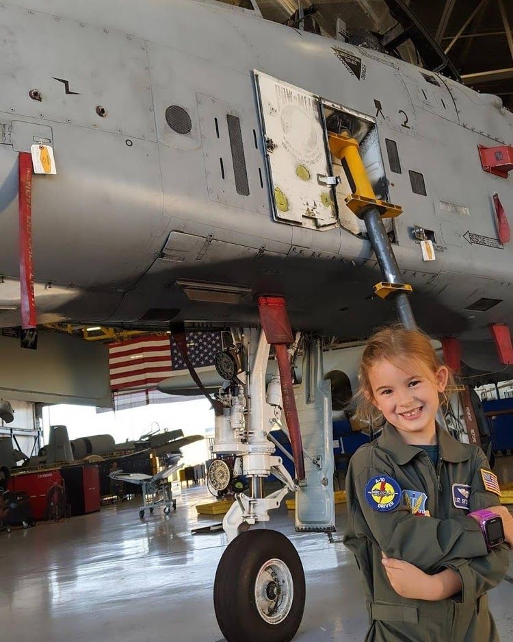 PivotCase's tweet image. This young pilot is ready to soar in her Pre-Flight Flight Suit and patches, available only at FlyBoys.com. There's still time to order before Halloween! Use discount code HALLOWEEN15 for 15% off! 
📸 by colleensylvester on Instagram
#flyboysgear #flightsuits
