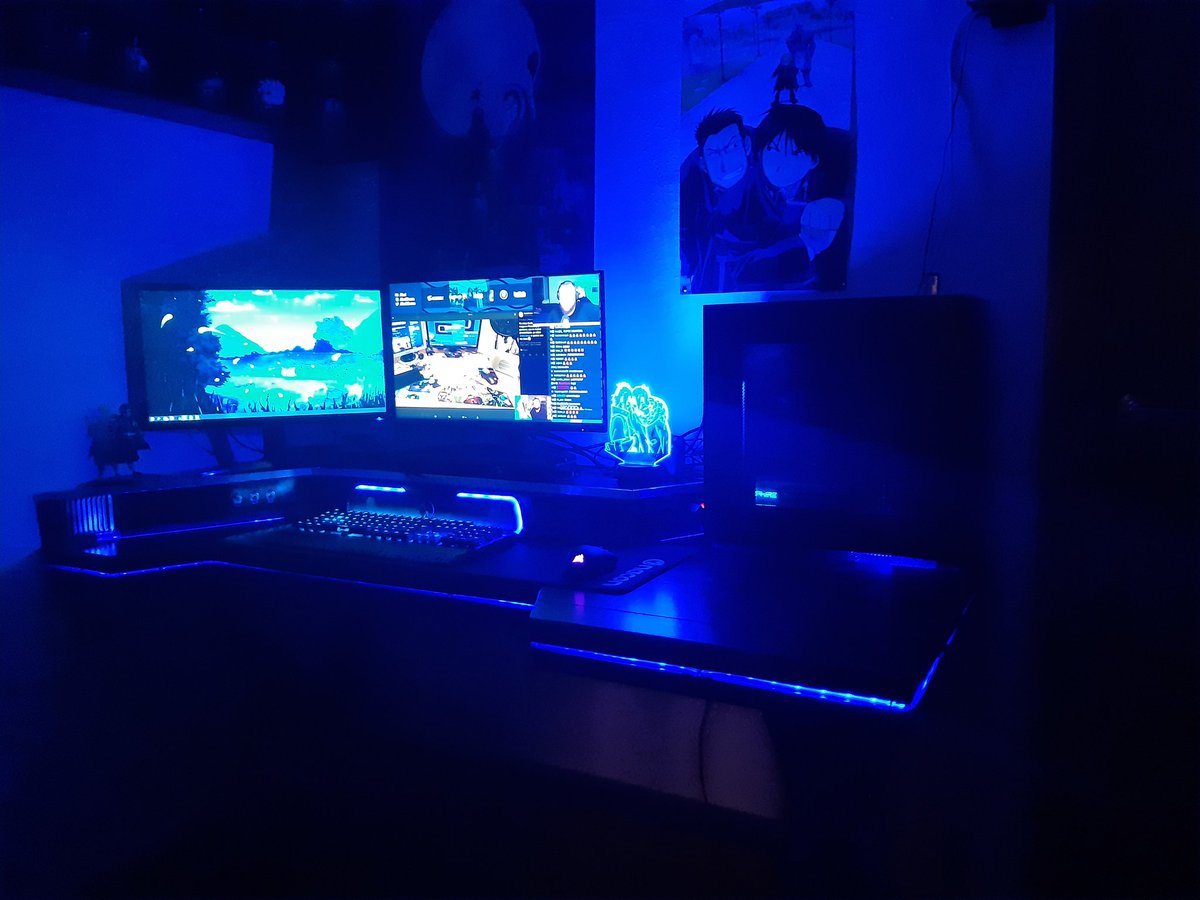 KoreanHyli's tweet image. #UnaSetUpParaIbai A la mierda los leds, a la mierda las pantallas, a la mierda los posters. Yo tengo una mesa hecha a mano por mi padre CON PUTO AIRE ACONDICIONADO. GG si me das los 300 euros me lo llevo a cenar al hombre que se lo merece.