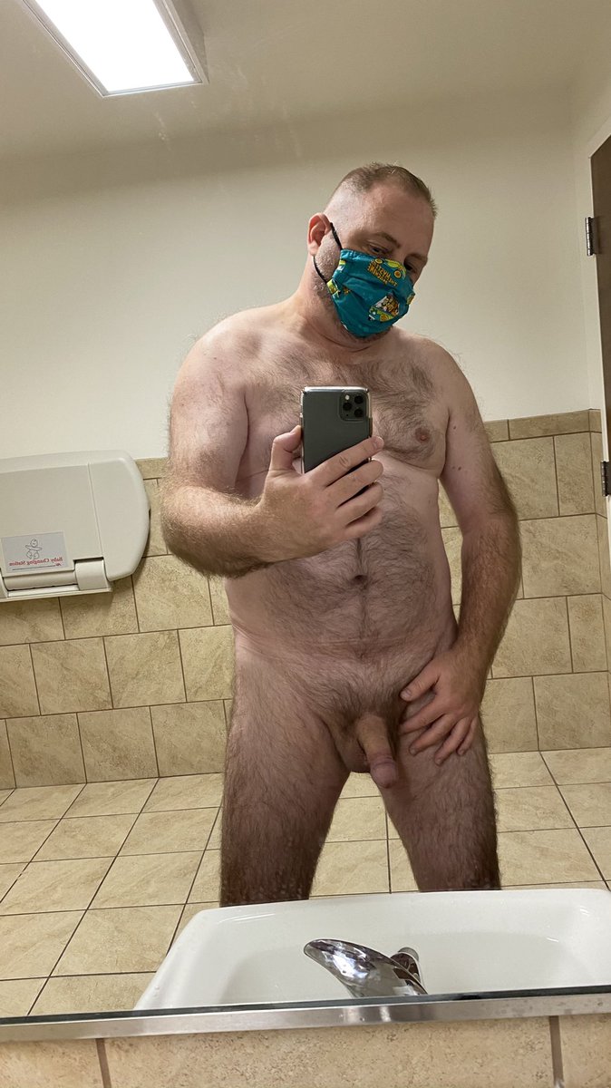 randyxbear's tweet photo. C😋VID exposure #nakedmask #randyxbear #gaybear #hairybear #publicexposure https://t.co/k7j452h9cY
