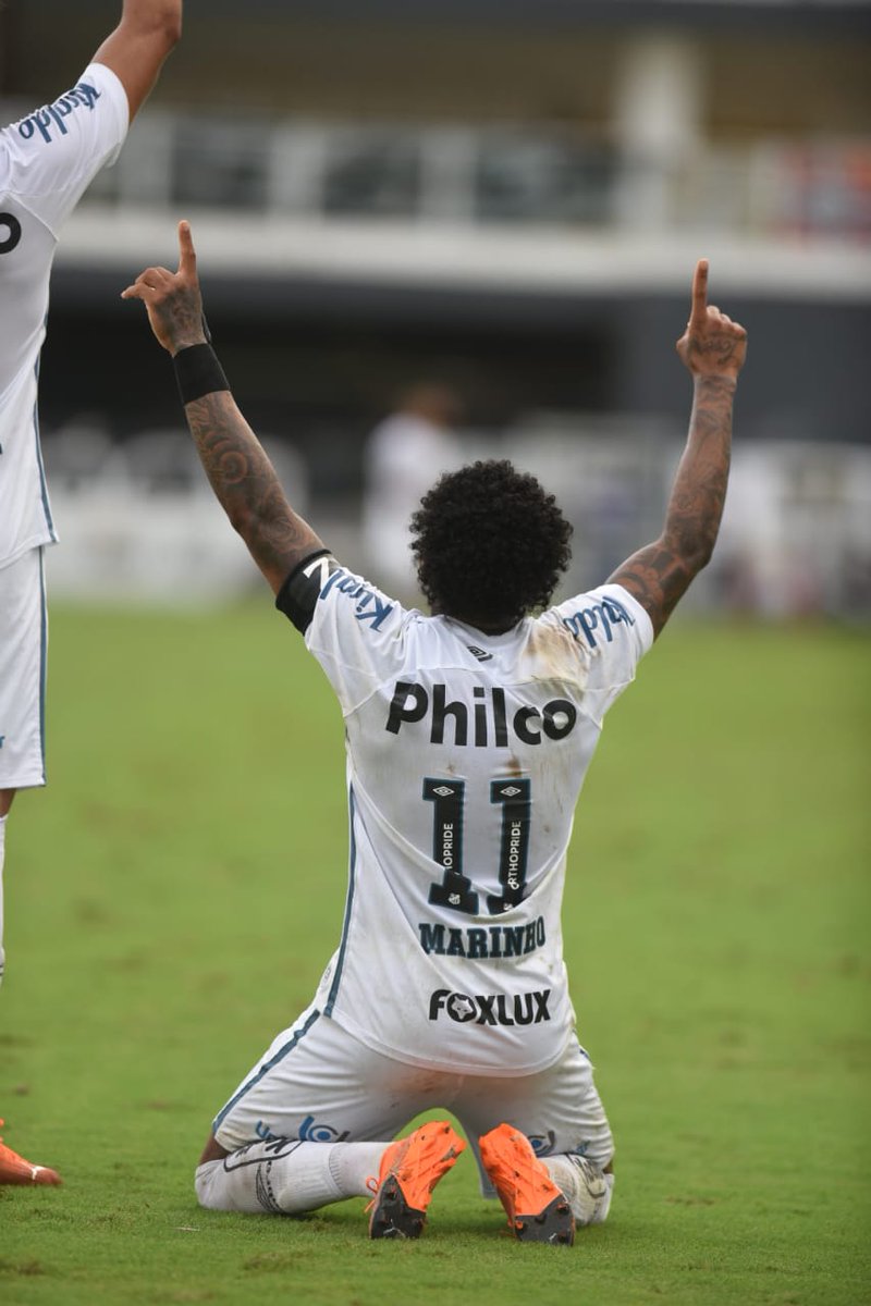 SantosFC's tweet photo. Na minha casa 
┃┃╱╲ eu e minha família 
┃╱╱╲╲ servimos 
╱╱╭╮╲╲ ao minimíssil
▔▏┗┛▕▔ 
╱▔▔▔▔▔▔▔▔▔▔╲ 
╱╱┏┳┓╭╮┏┳┓ ╲╲ 
▔▏┗┻┛┃┃┗┻┛▕ https://t.co/aLSBQzrZU6