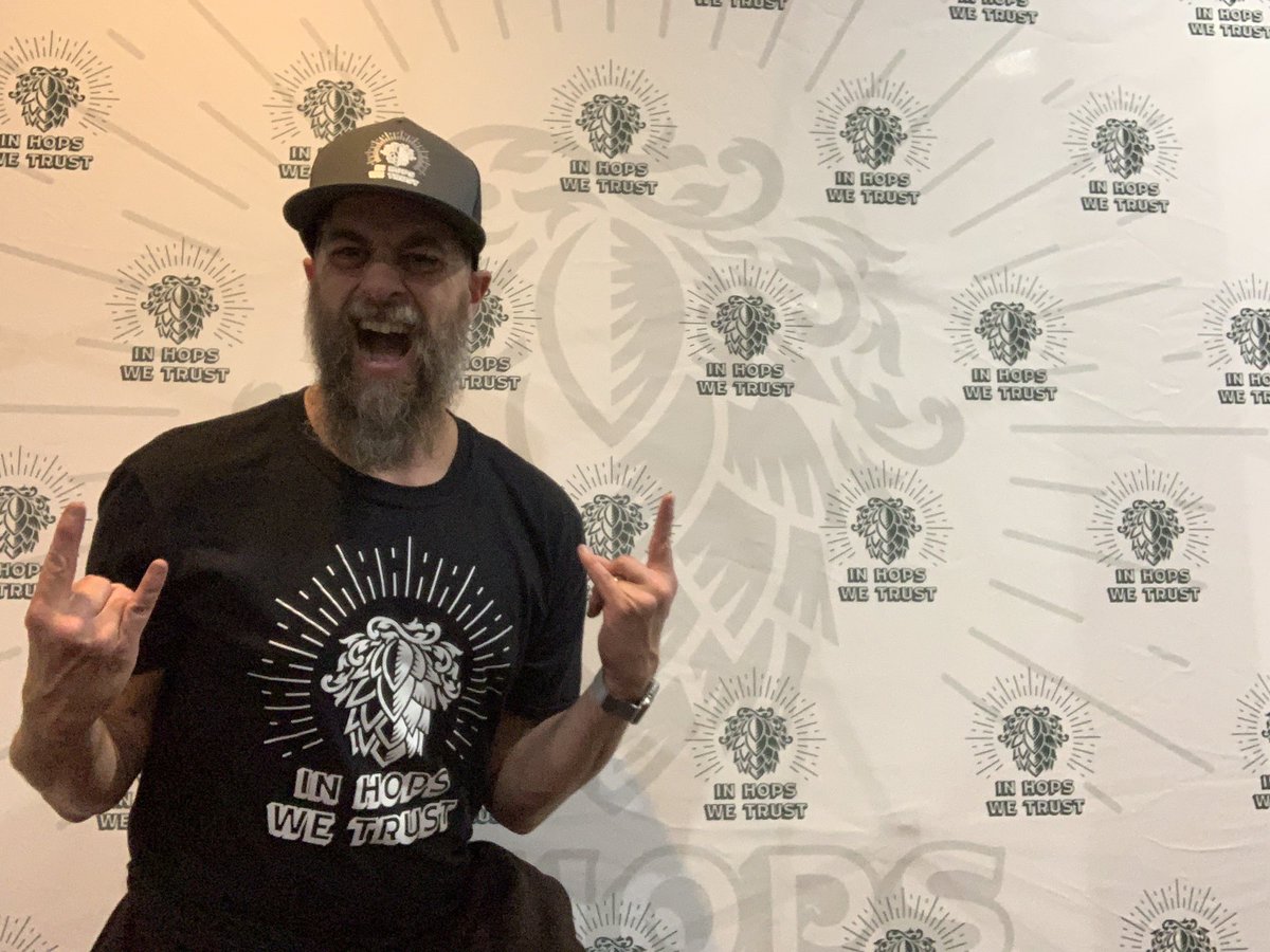 ckindredtoo's tweet photo. When you EP a show about #CraftBeer you have to devote space to #growlers and other fun #swag 
#craftbeerseries #beer #beerwebseries #webseries https://t.co/sYZGlyQSLG
