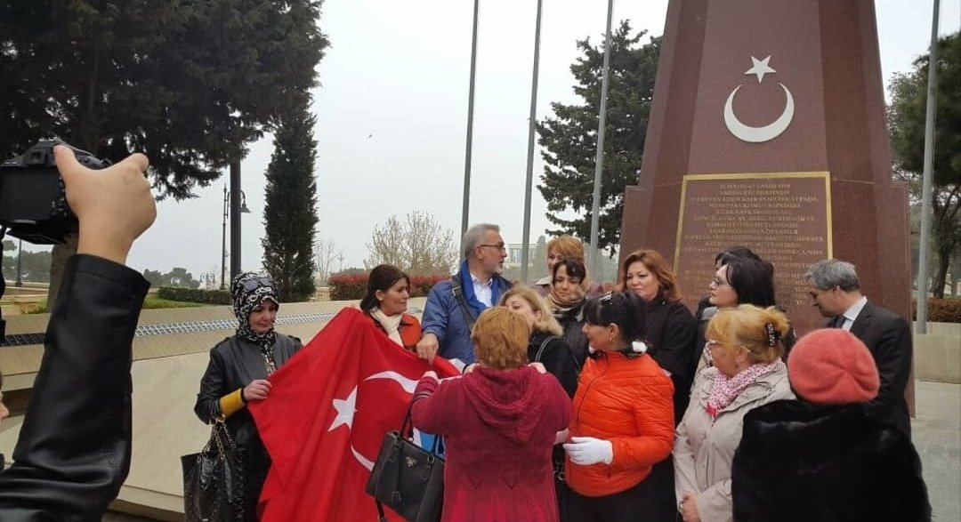 Azerbeycanda binlerce Azerbaycan Türkü kardeşimiz Ermeni çeteler tarafından bugün de olduğu gibi dün de katledilmiştir. Bulunan toplu mezarlar ibreti alem için sergilenmektedir.
#AzerbaycanYalnızDeğildir  #Azarbaycan