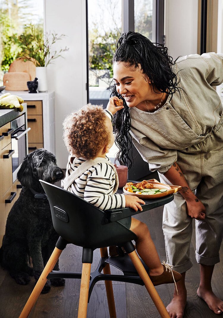 AyeshaHive's tweet photo. Ayesha Curry x Canon Jack x Ryan ๐ฅฐ๐ (photos by Eva Kolenko) #TheFullPlate https://t.co/PHHQTjiP3X
