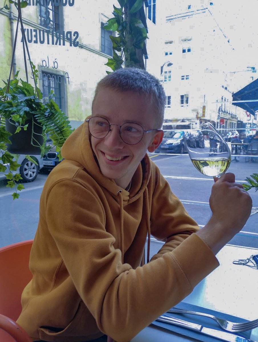 RobFsy's tweet photo. Salut Twitter 
Après un BTS Tourisme et un voyage en Nouvelle-Zélande, j’ai décidé de faire une année de Chargé de développement en Oenotourisme en alternance 🍷 Cependant les domaines sont réticents aux alternants. 
Si vous connaissez quelqu’un venez DM svp ! 
Soyez géniaux 🙌🏼 https://t.co/hqrO1EhDHO