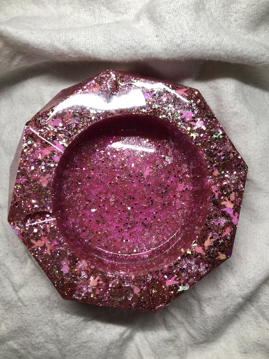charrobinsxn's tweet photo. I’ve started a new little business venture making little resin creations including ashtrays, keyrings &amp; coasters! Please share to help me reach potential customers🥺 @charlottecreated on Instagram x https://t.co/vLYxBC877Y