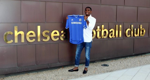 Eto’o va bel et bien revenir en Europe et entamer un périple en enchaînant les clubs année après année..Le 29 août 2013, il pose ses valises à Londres et rejoint le Chelsea de Mourinho, c’est deux la se connaissent bien, ça peut marcher..